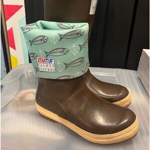 Xtratuf women size 10.  salmon sisters fold over boots